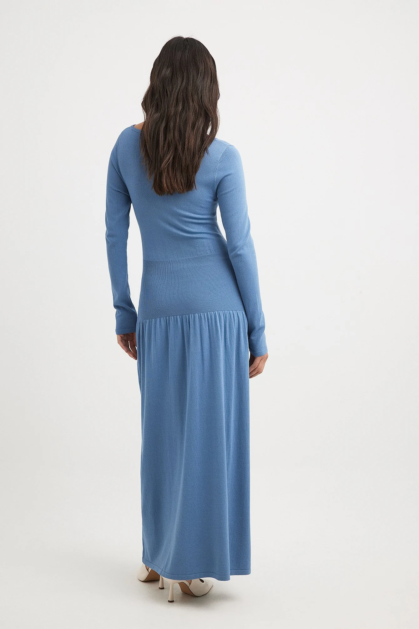 Strick-Maxikleid mit Taillendetail