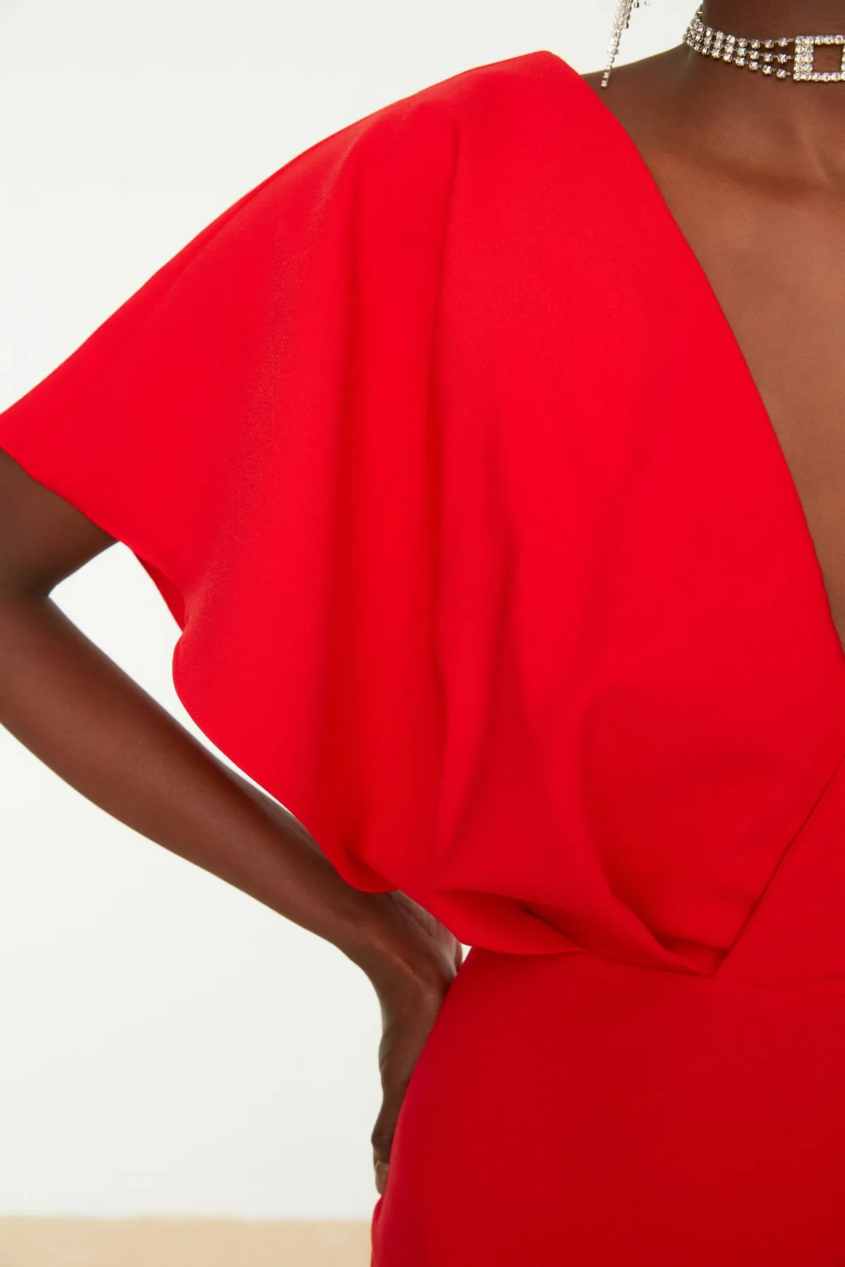 Trendyol Collection  Rot gefüttertes, gewebtes, elegantes Abendkleid TPRSS22EL0982