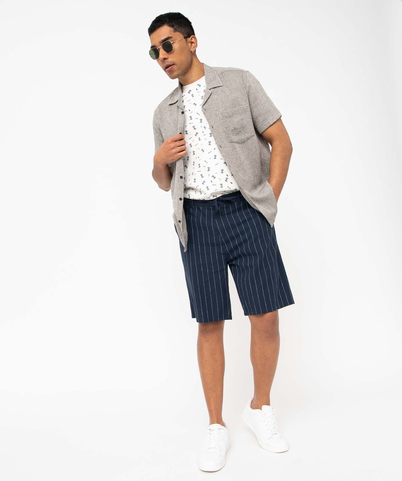 Tee-shirt homme manches courtes à micro motifs palmiers imprime | GEMO