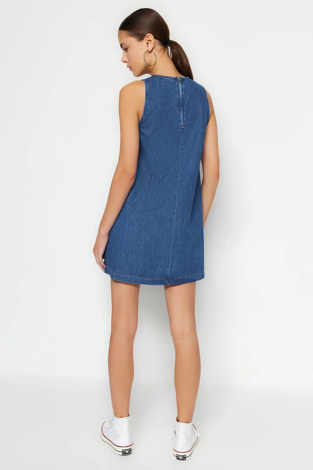 Trendyol Collection  Dunkelblaues, plissiertes Jeanskleid TWOSS23EL01942