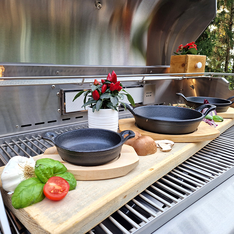 Allgrill Gusseisen-Minipfanne mit Stiel und Untersetzer 18cm schwarz