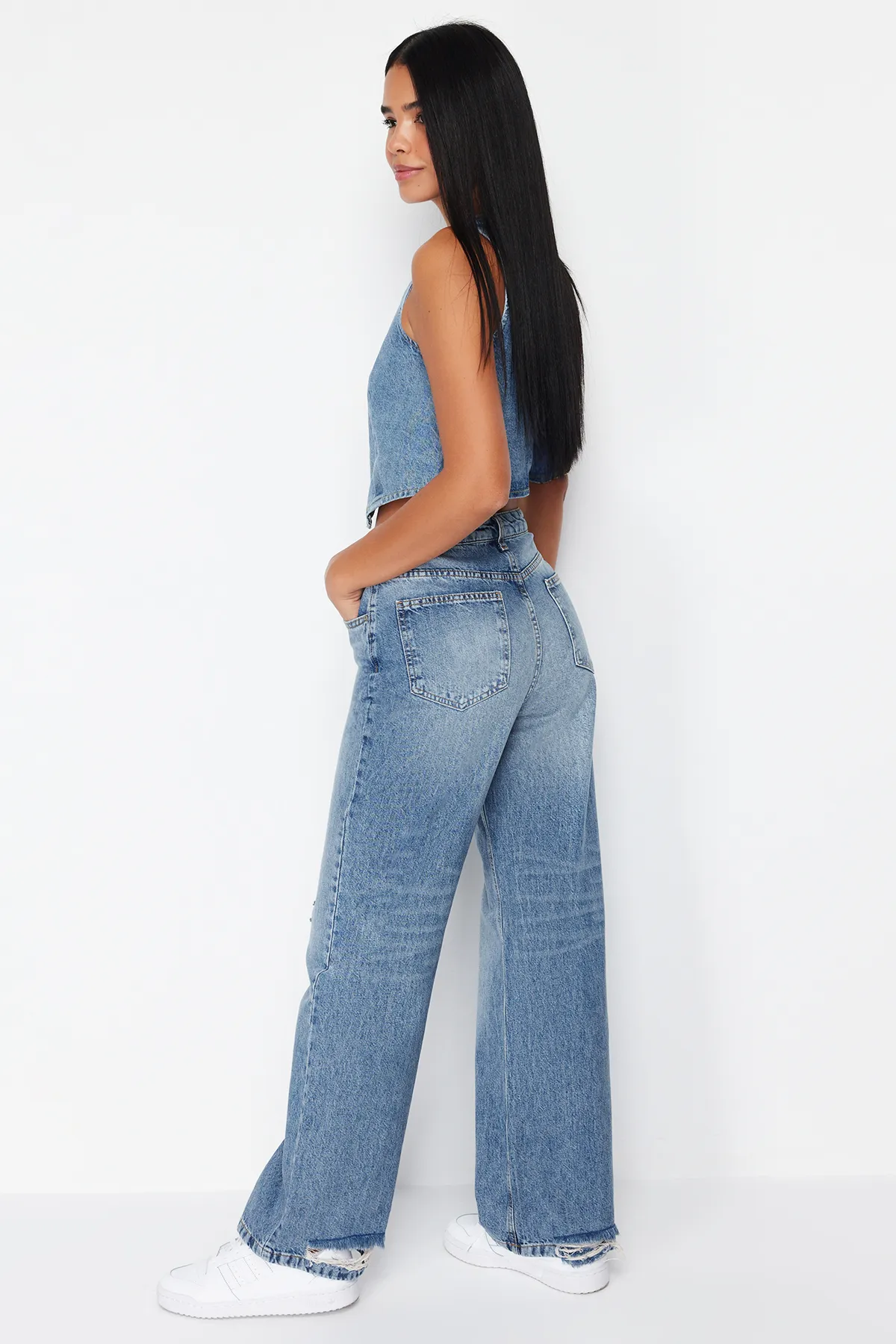 Trendyol Collection  Blaue Low-Waist-Loose-Fit-Jeans TWOSS24JE00173/Blau