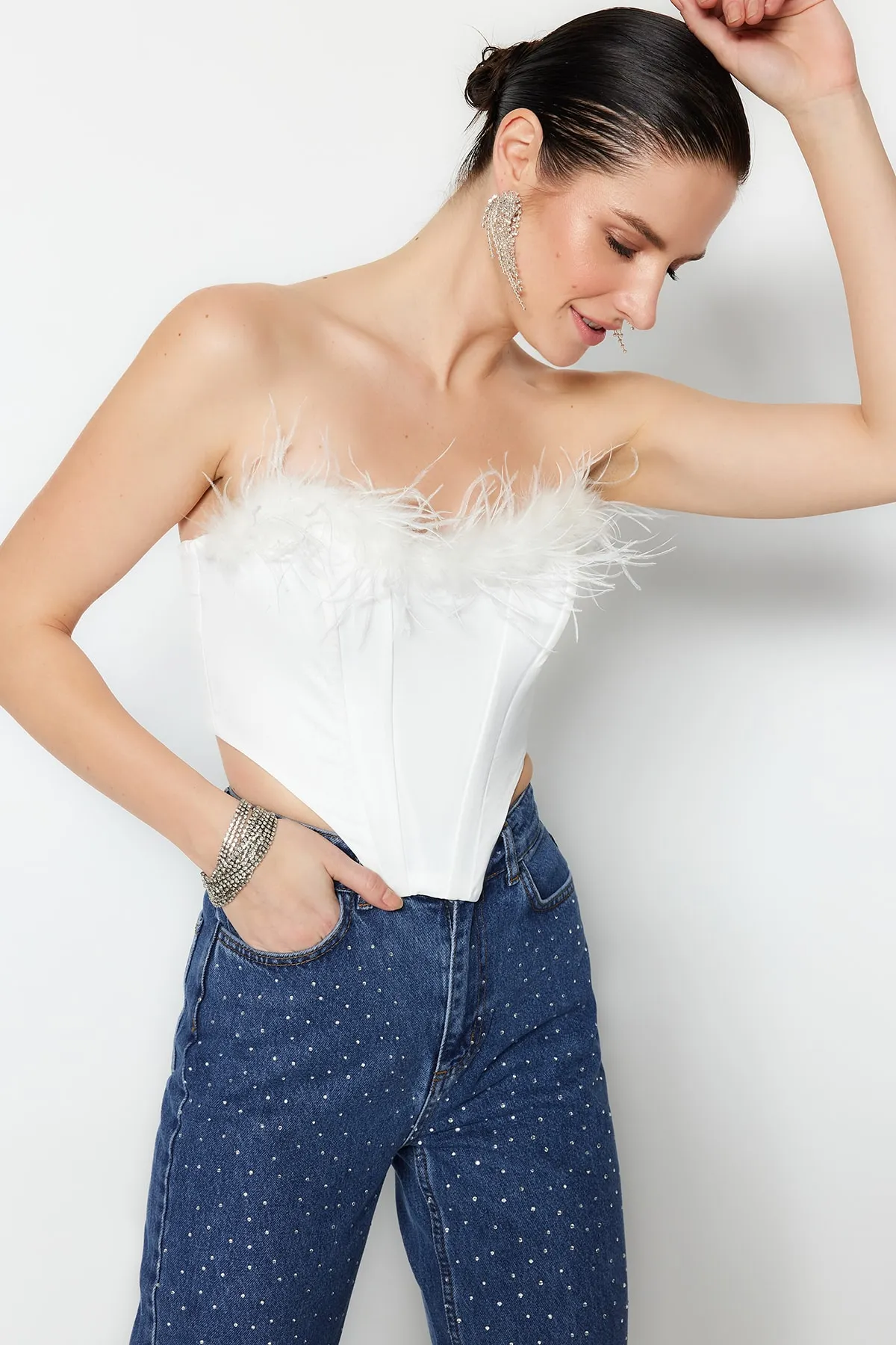 Trendyol Collection  Weißes, bauchfreies, gefüttertes, spitzes Bustier für die Braut TPRSS22BS00018