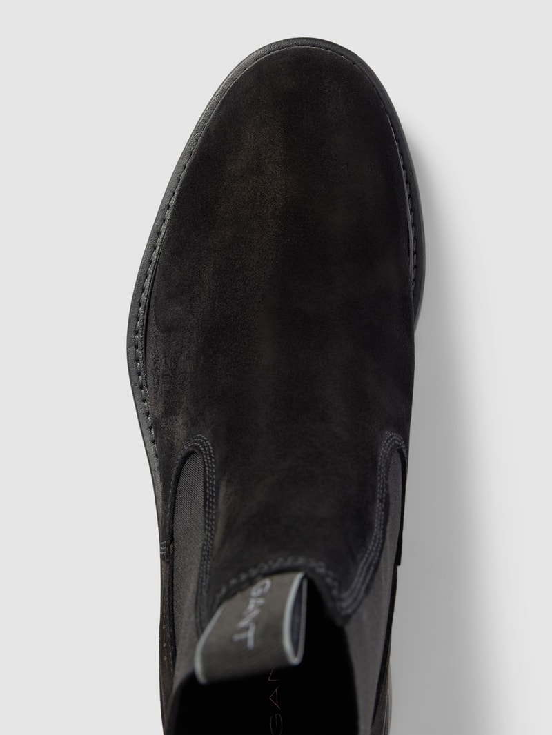 Chelsea Boots mit elastischen Einsätzen Modell 'Millbro' in schwarz