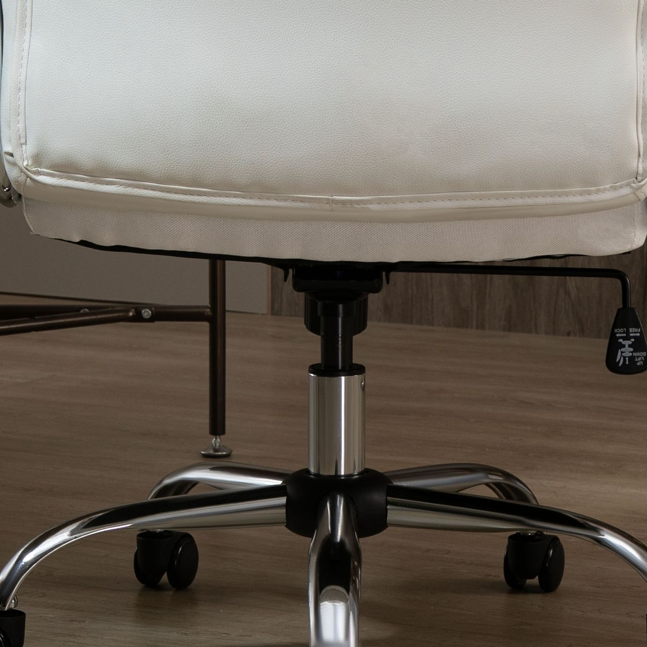 HOMCOM Chefsessel Bürostuhl Schreibtischstuhl Drehstuhl ergonomisch mit Wippenfunktion höhenverstellbar Rautenmuster modern elegant luxuriös PU-Leder Metall Schaumstoff Weiß 66x69x121 cm