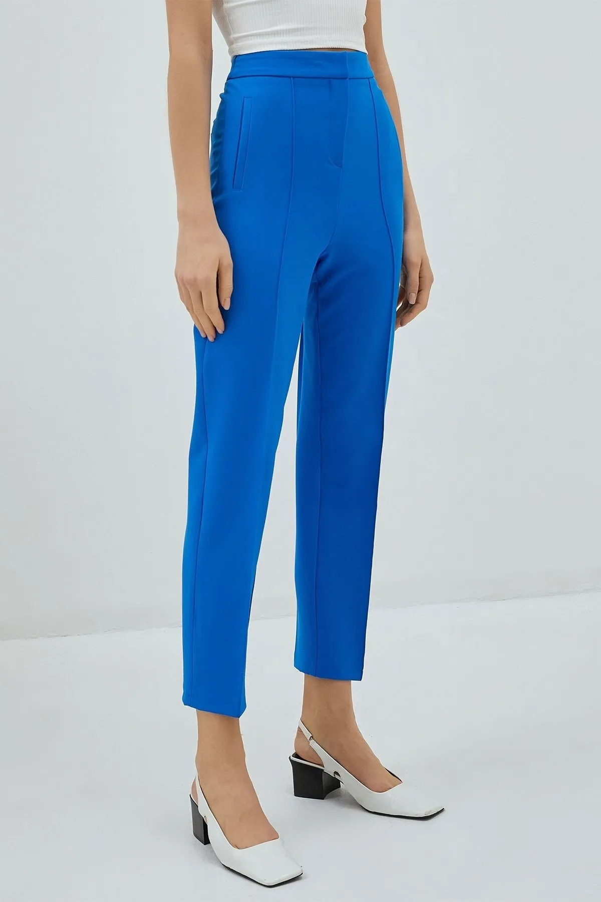 Koton  Gerippte Slim-Fit-Stoffhose für Damen mit hohem Bund