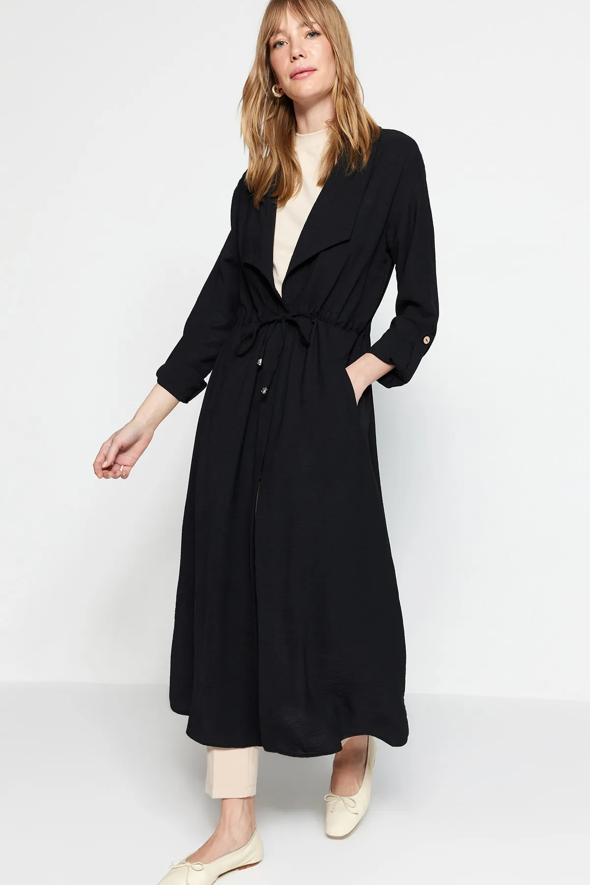 Trendyol Modest  Schwarze Jacke mit Krawattendetail