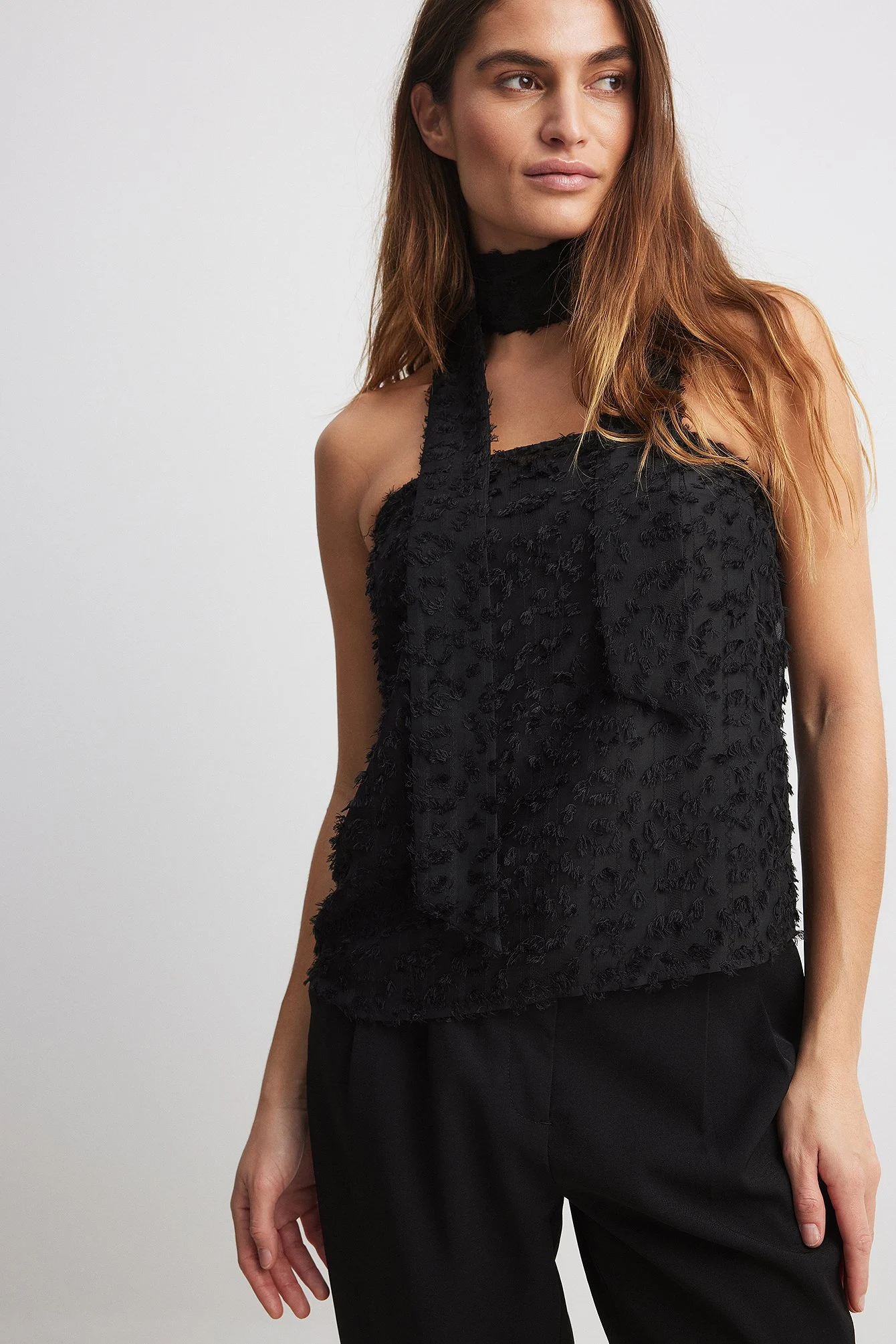Texturiertes Top mit Chiffonschal