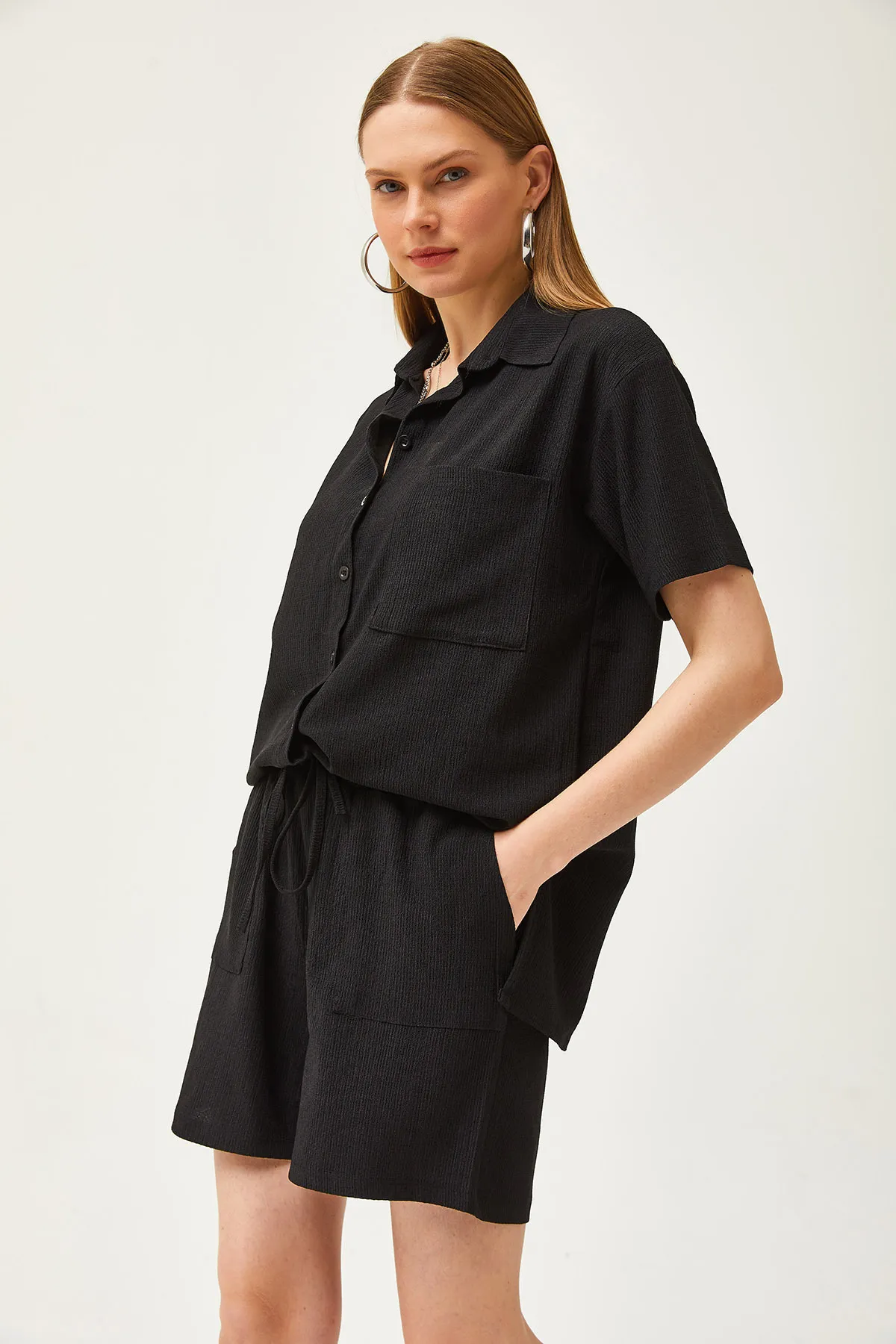 Olalook  Schwarzes Damen-Set mit Oberteil, Hemd, Unterteil und Shorts, TKM-19000284