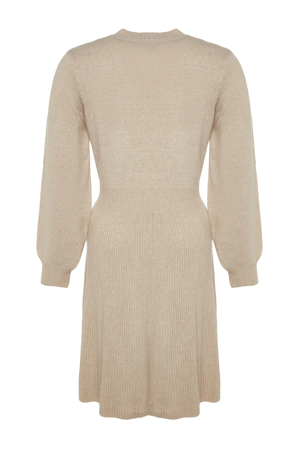 Trendyol Curve  Beiges Strickkleid mit Strickdetail TBBAW24AH00018