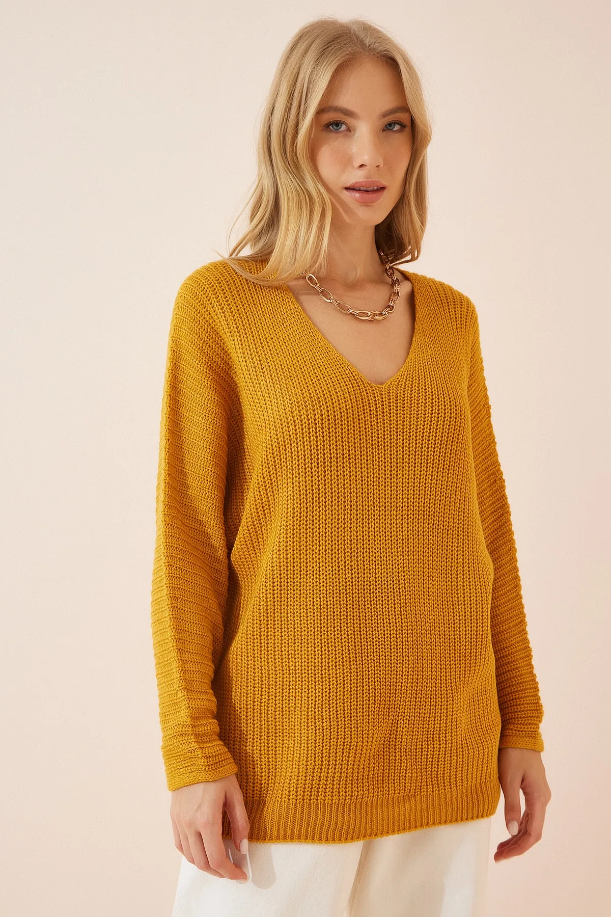 Happiness İstanbul  Senfgelbes Thessaloniki-Strick-Sweatshirt mit V-Ausschnitt für Damen in Übergröße ZA00059