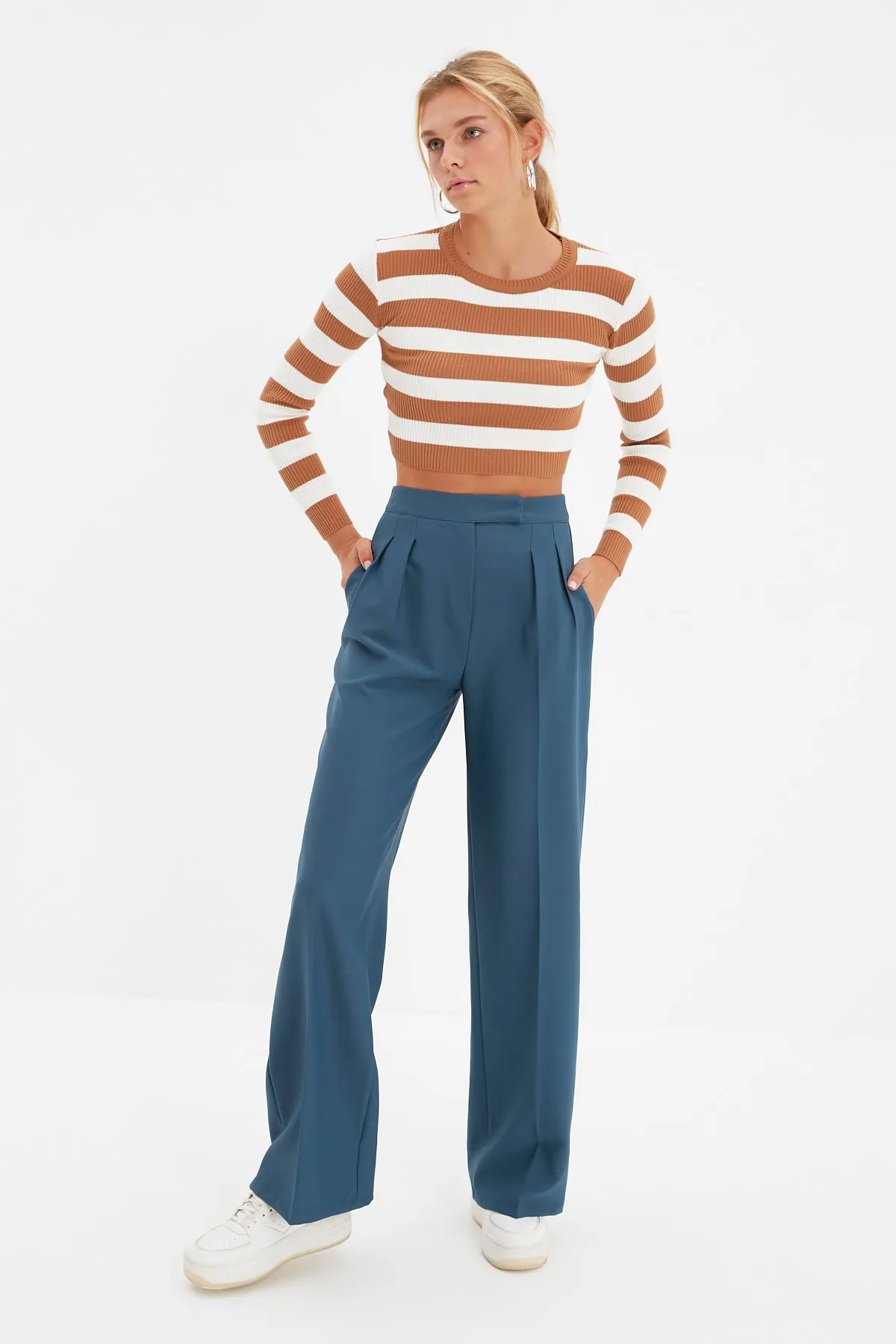 Trendyol Collection  Petrolfarbene Hose mit weitem Bein/Webhose mit weitem Bein und hoher Taille TWOAW22PL0066