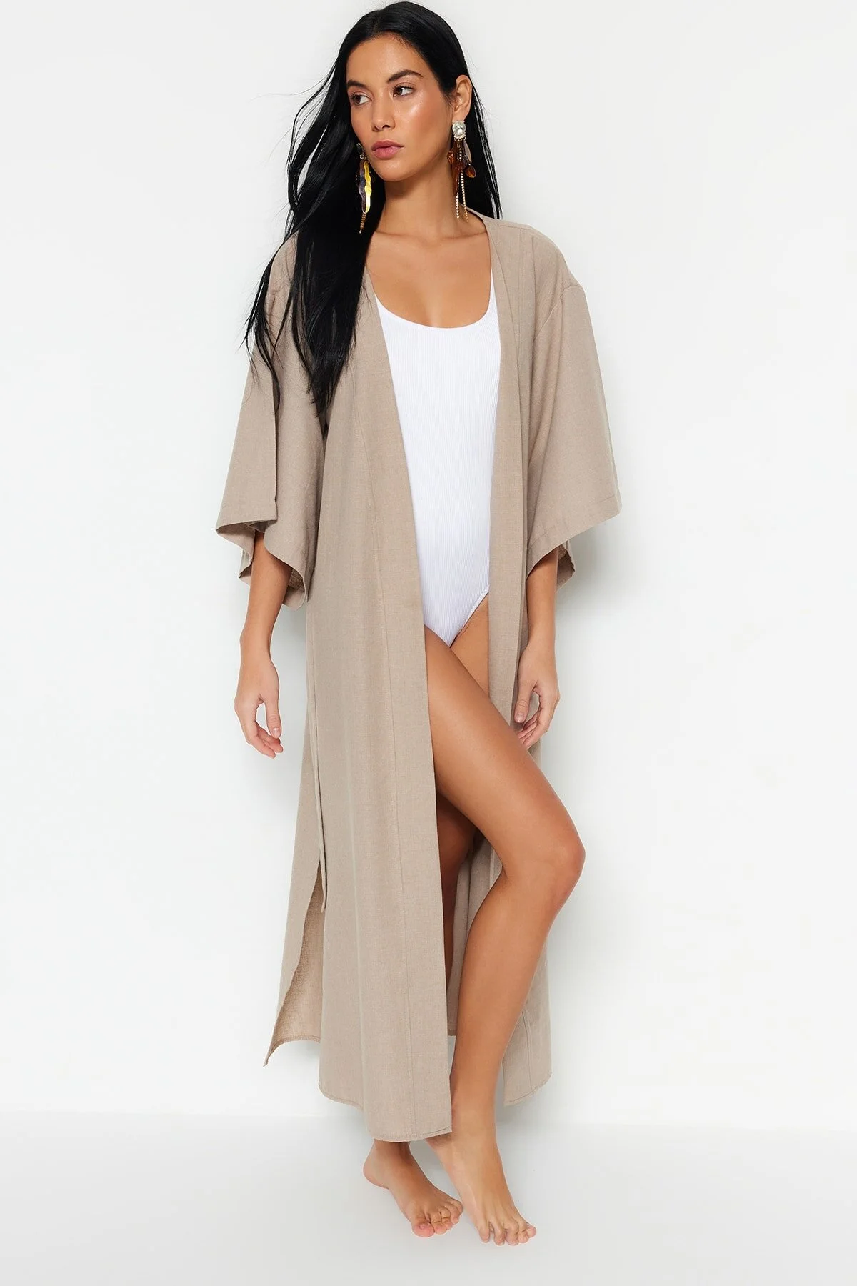 Trendyol Collection  Beigefarbener, gewebter Maxi-Kimono und Kaftan in Leinenoptik mit Gürtel TBESS23KM00058