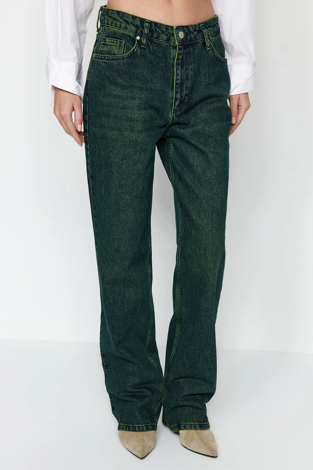 Trendyol Collection  Dunkelblaue Vintage-Jeans mit niedriger Taille und weitem Bein in blassem Effekt TWOAW24JE00304