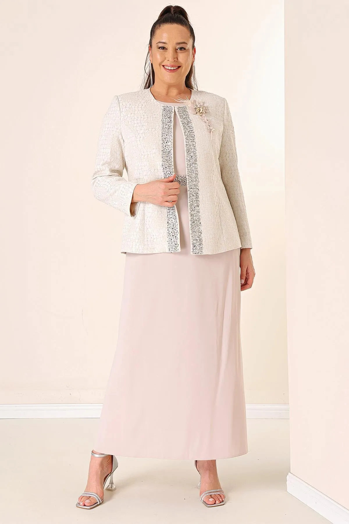 By Saygı  Ärmelloses langes Crêpe-Kleid mit Perlenbesatz in der Taille, Jacquard-Jacke mit Perlenmuster vorne und Futter in Übergröße, 2-teilig