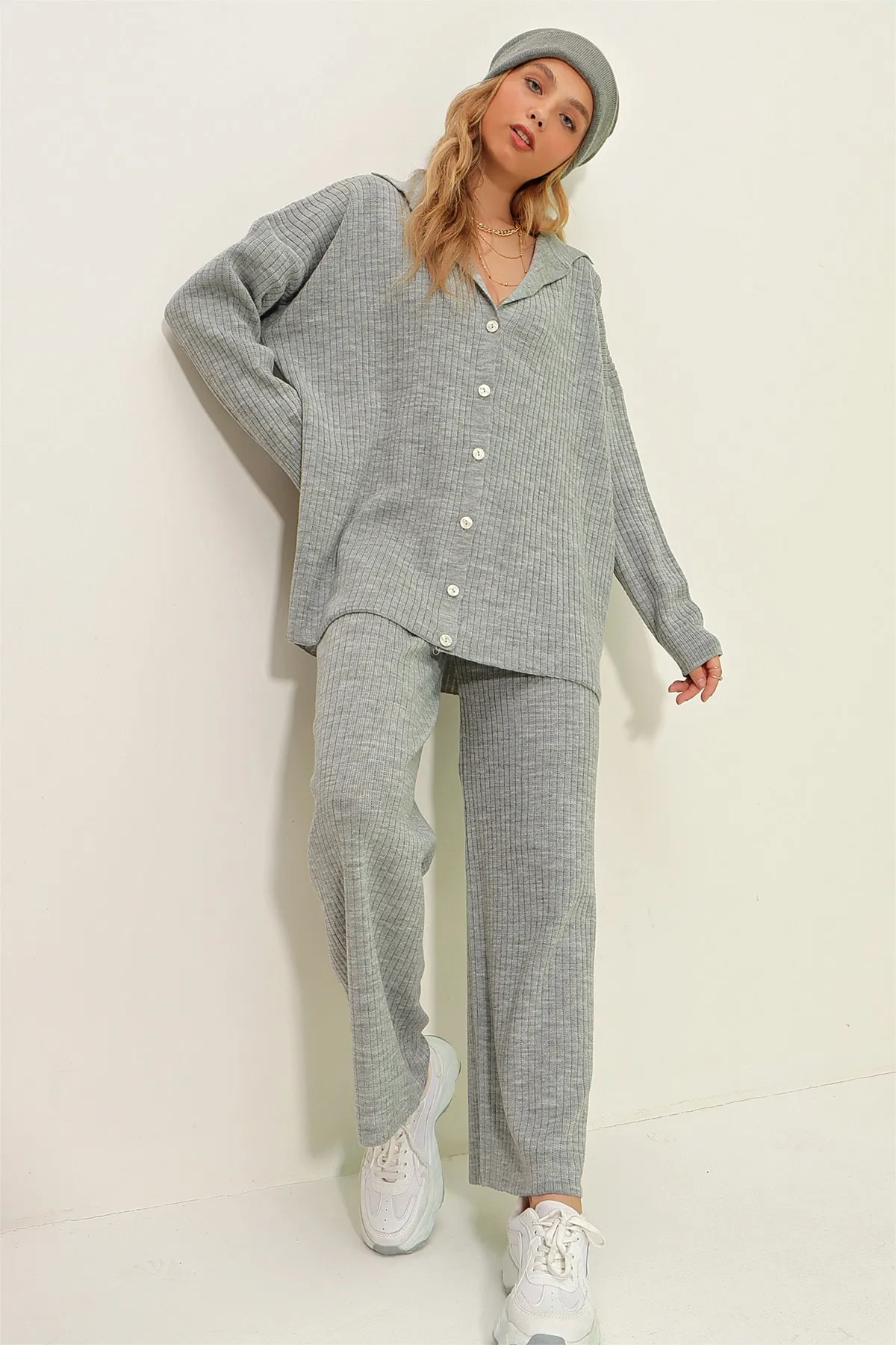Trend Alaçatı Stili  Graues Strickset mit Knöpfen für Damen, selbststrukturiert ALC-X9364