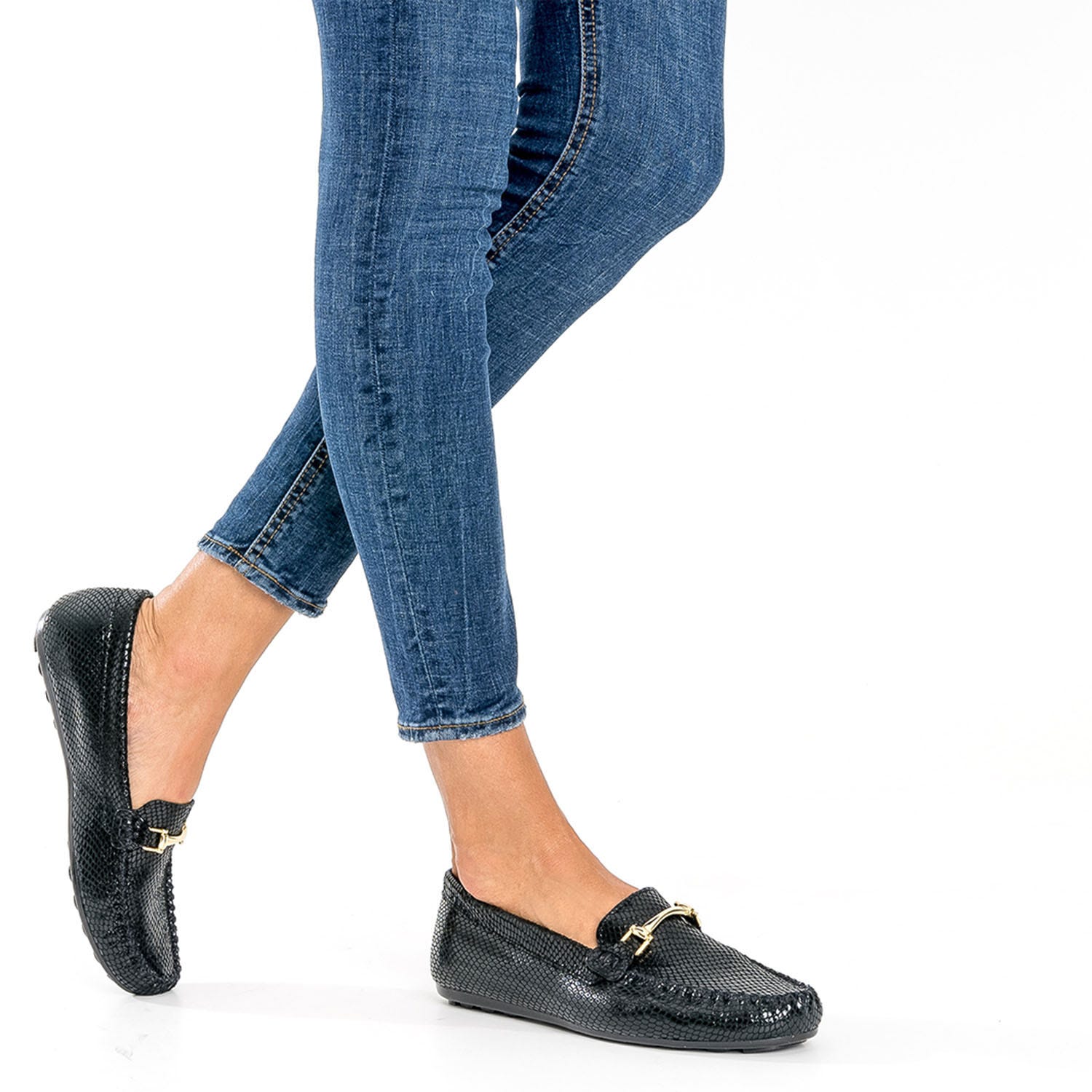 Mocassin noir en cuir velours effet python