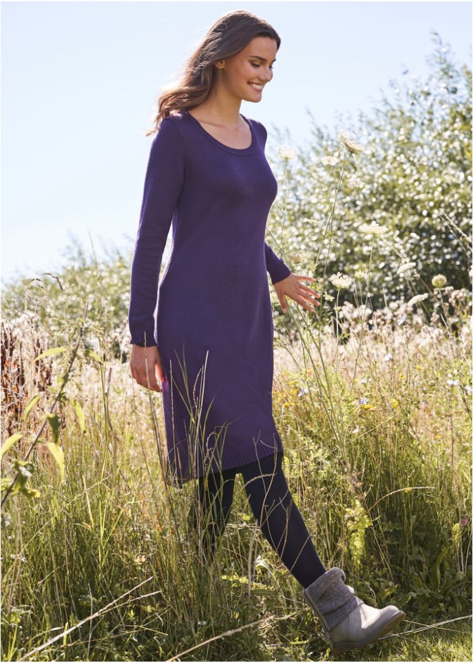 Knieumspielendes Strickkleid in ausgestellter Form