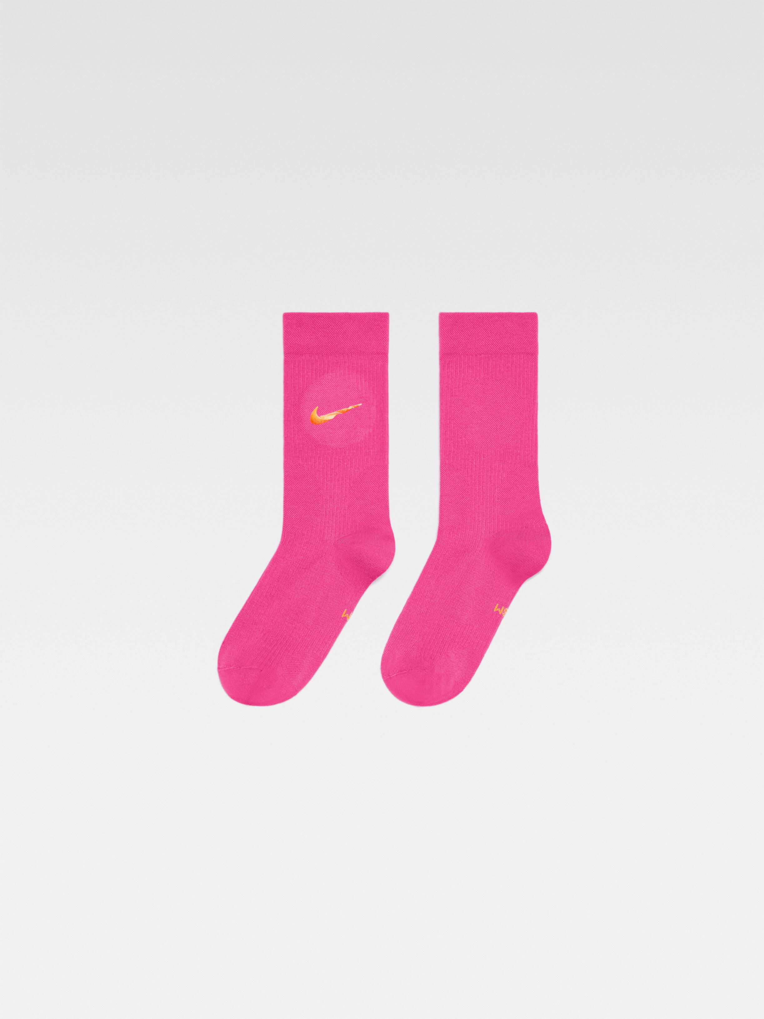 Les chaussettes JACQUEMUS + NIKE