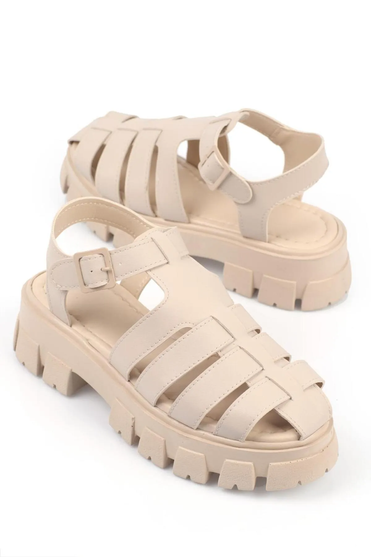 Capone Outfitters  Capone Gladiator-Sandalen mit dicken Sohlen in Creme für Damen