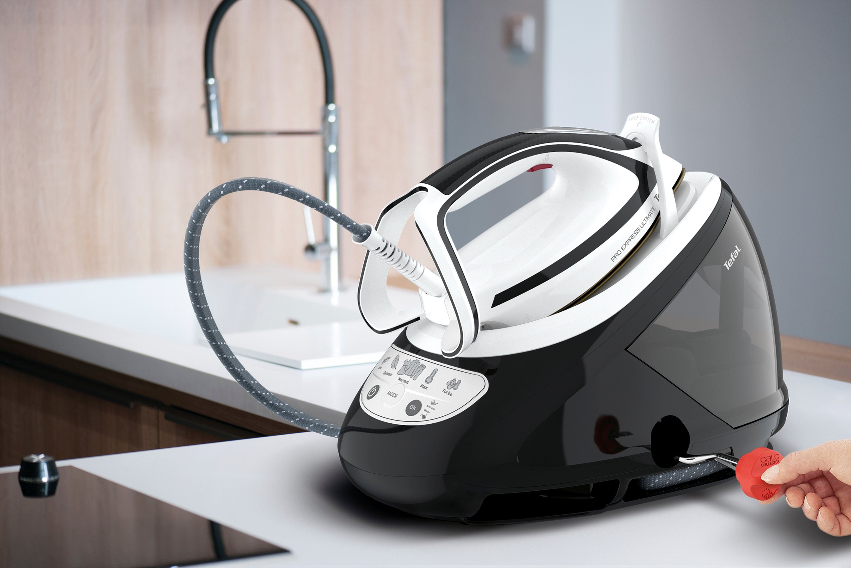 Tefal Dampfbügelstation Tefal GV9550 Pro Express Ultimate, 1900 ml Wassertank, Dampfstoß: 520 g/Min., Dauerdampfmenge: 120 g/Min., Antikalk-Kollektor
