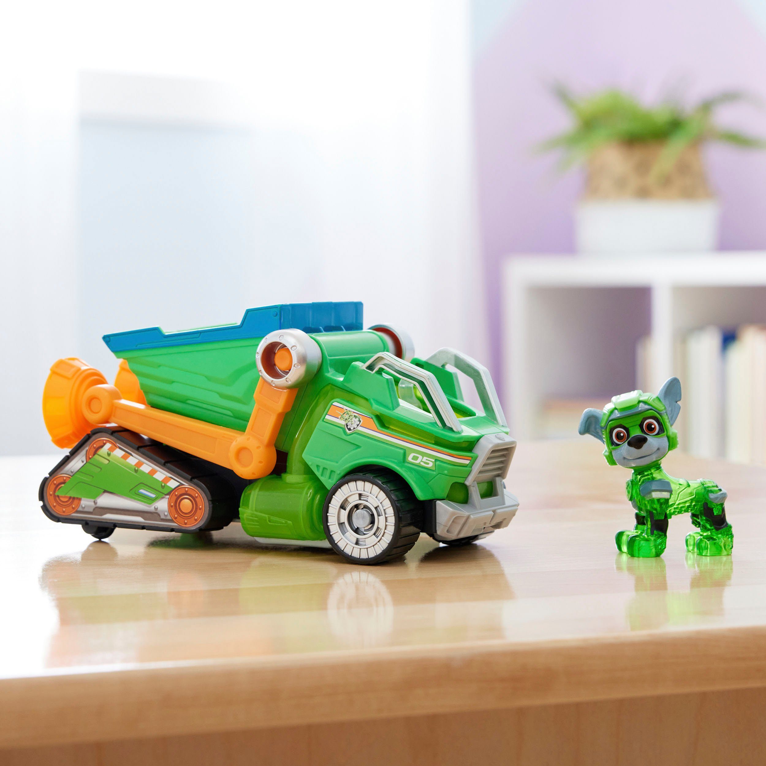 Spin Master Spielzeug-Auto PAW Patrol, Der Mighty Kinofilm: Superhelden-Basis-Fahrzeug von Rocky, Mülltransporter mit Welpenfigur, Licht- und Soundeffekt
