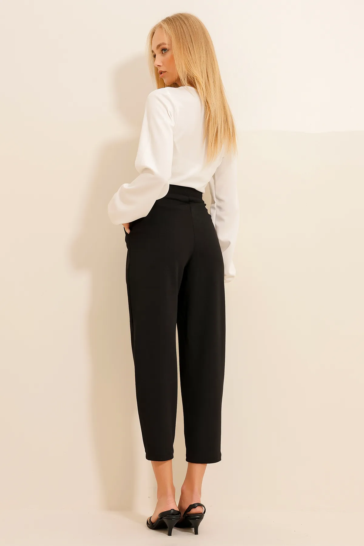 Trend Alaçatı Stili  Schwarze Karottenhose mit hoher Taille für Damen ALC-X11148