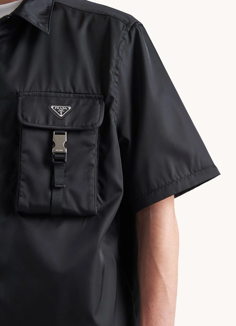 Prada Re-Nylon predimenzionirana košulja s džepovima na prsima