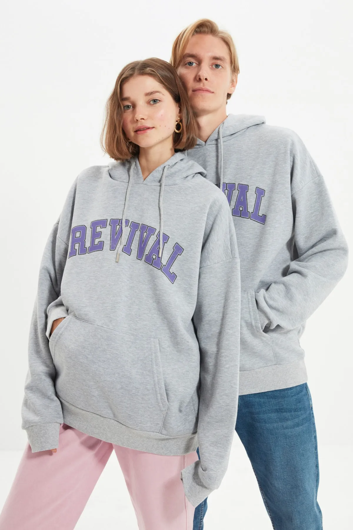 Trendyol Collection  Graues, übergroßes/weit geschnittenes Unisex-Sweatshirt aus Baumwolle mit Kapuze TMNAW22SW1462