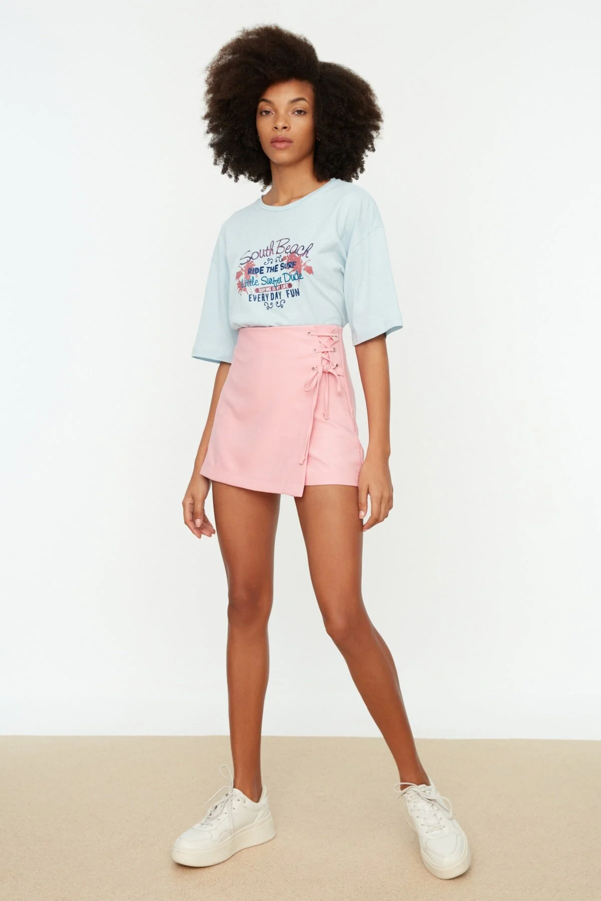 Trendyol Collection  Shorts - Rosa - Hoher Bund