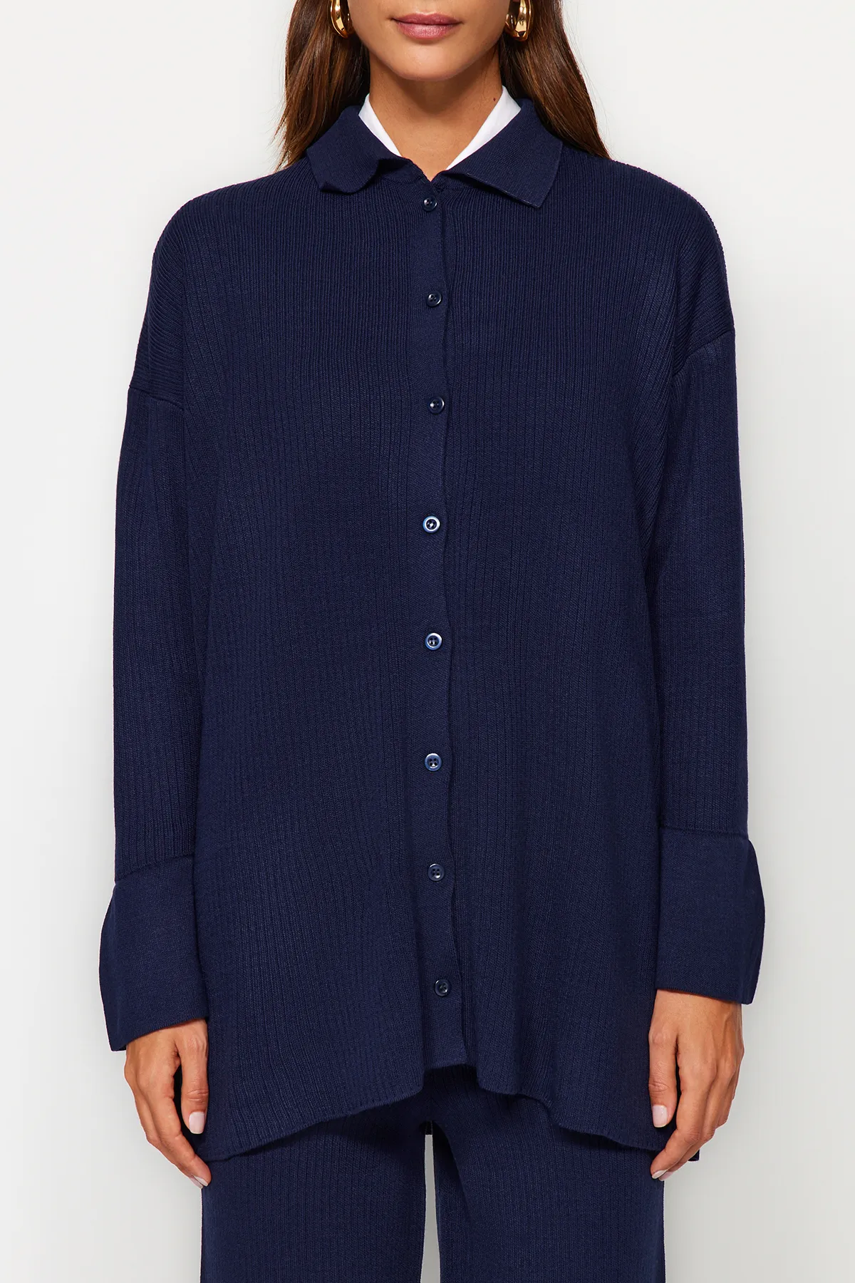 Trendyol Modest  Marineblaues Strickset mit Cardigan und Hose mit Schlitzdetail TCTAW23US00028