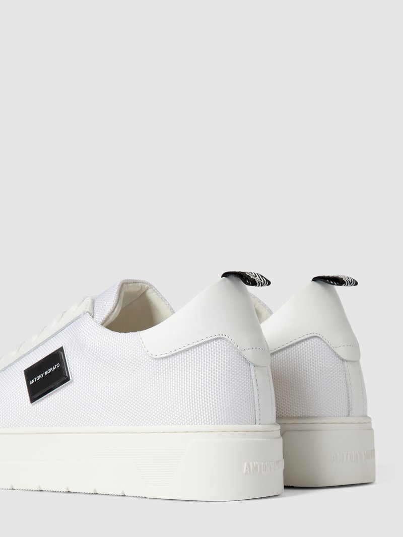 Sneaker mit Label-Details Modell 'PLAKETTE' in weiß