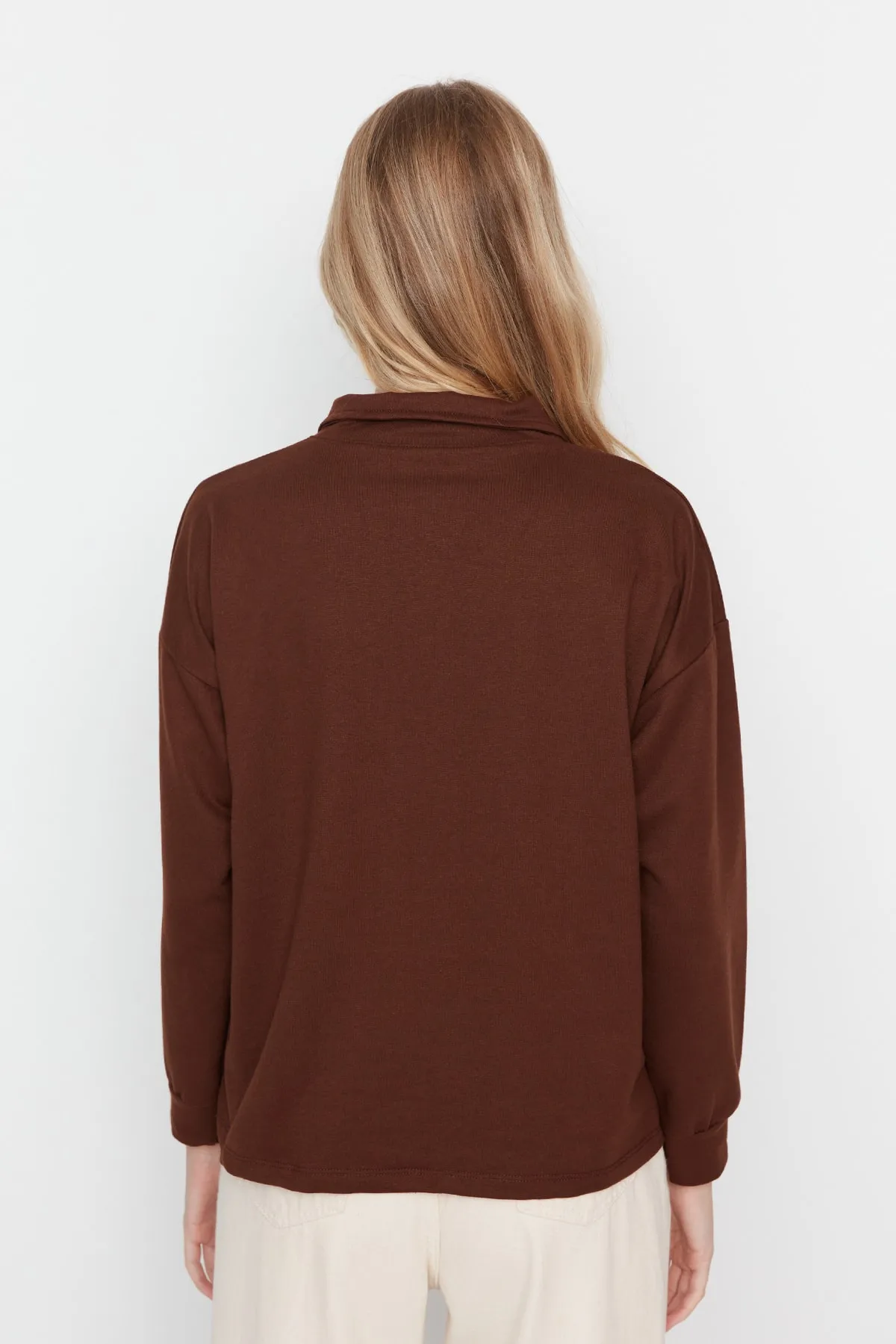 Trendyol Collection  Braunes dünnes Strick-Sweatshirt mit Reißverschluss und Taschendetail TWOAW23SW00005