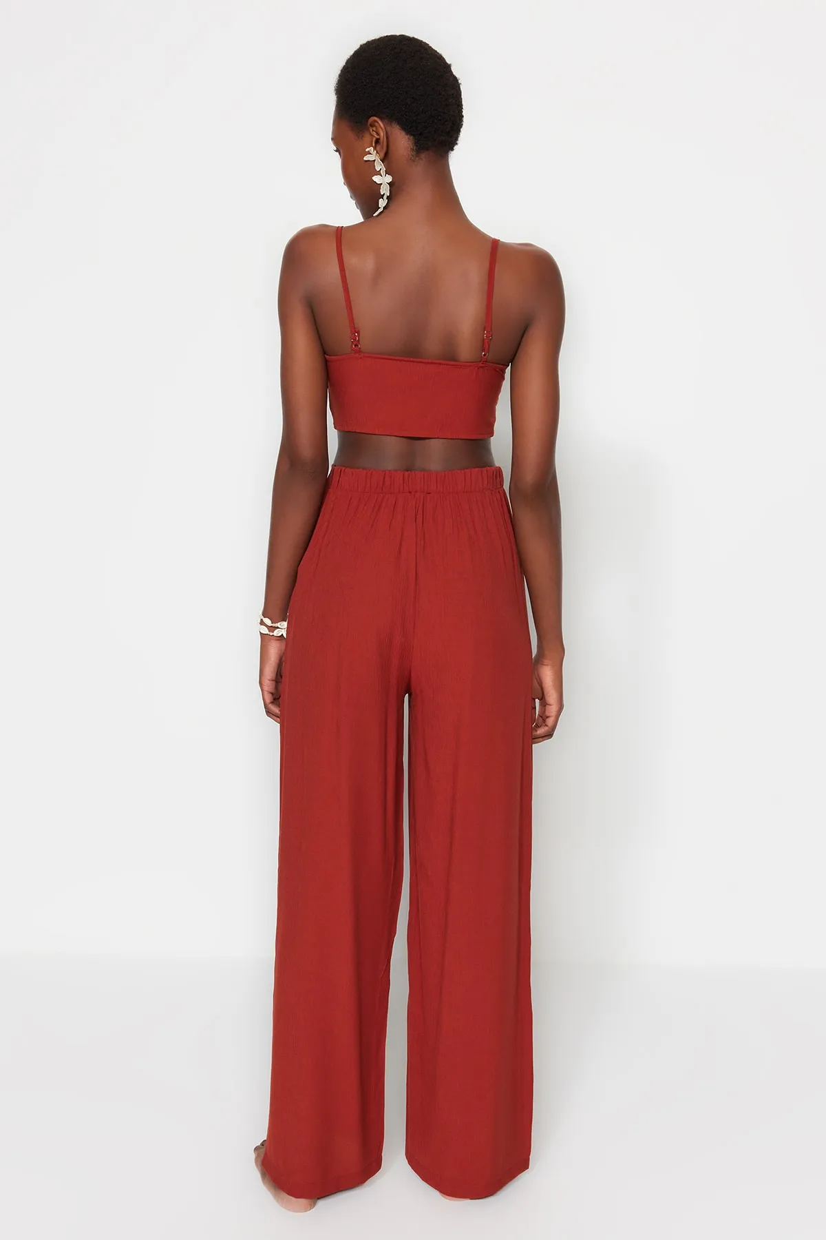 Trendyol Collection  Brauner gewebter Blusen-Hosenanzug mit Krawatte TBESS22AU0108