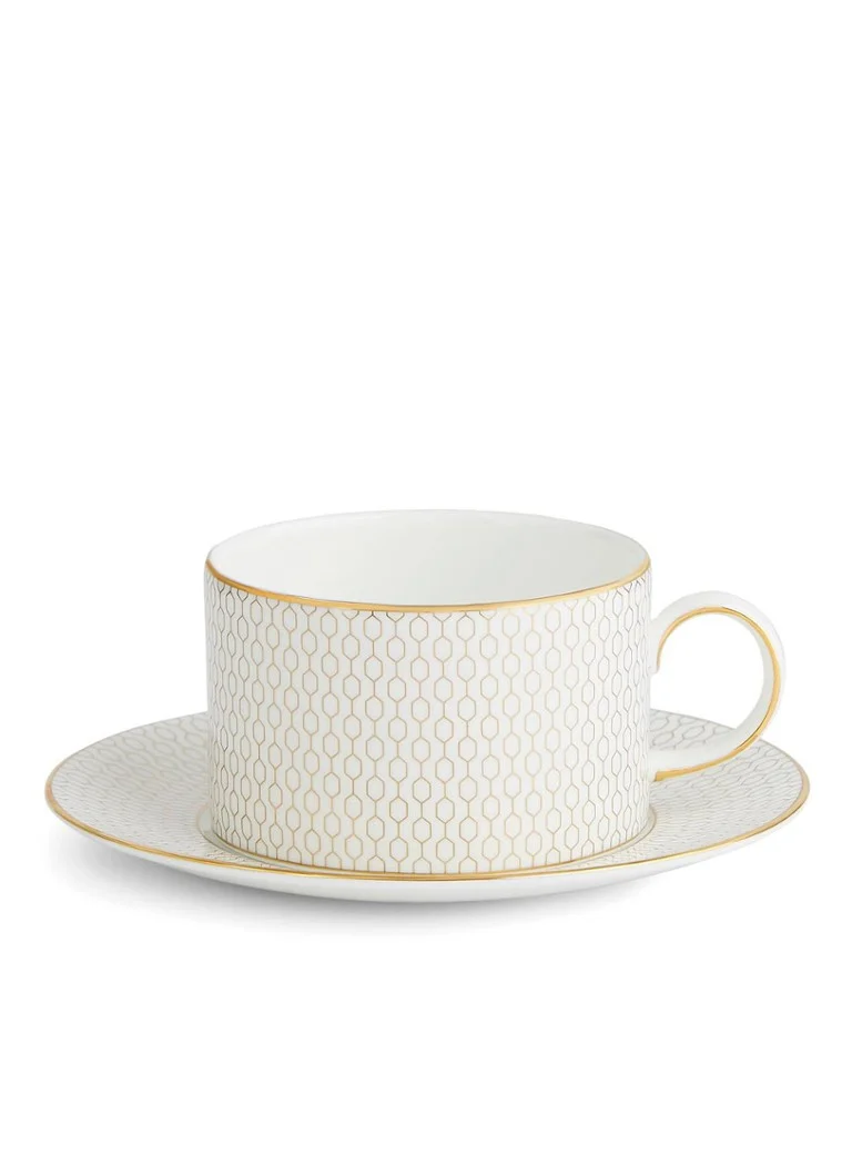 Wedgwood Gio Gold krūze ar apakštasīti 18 cl