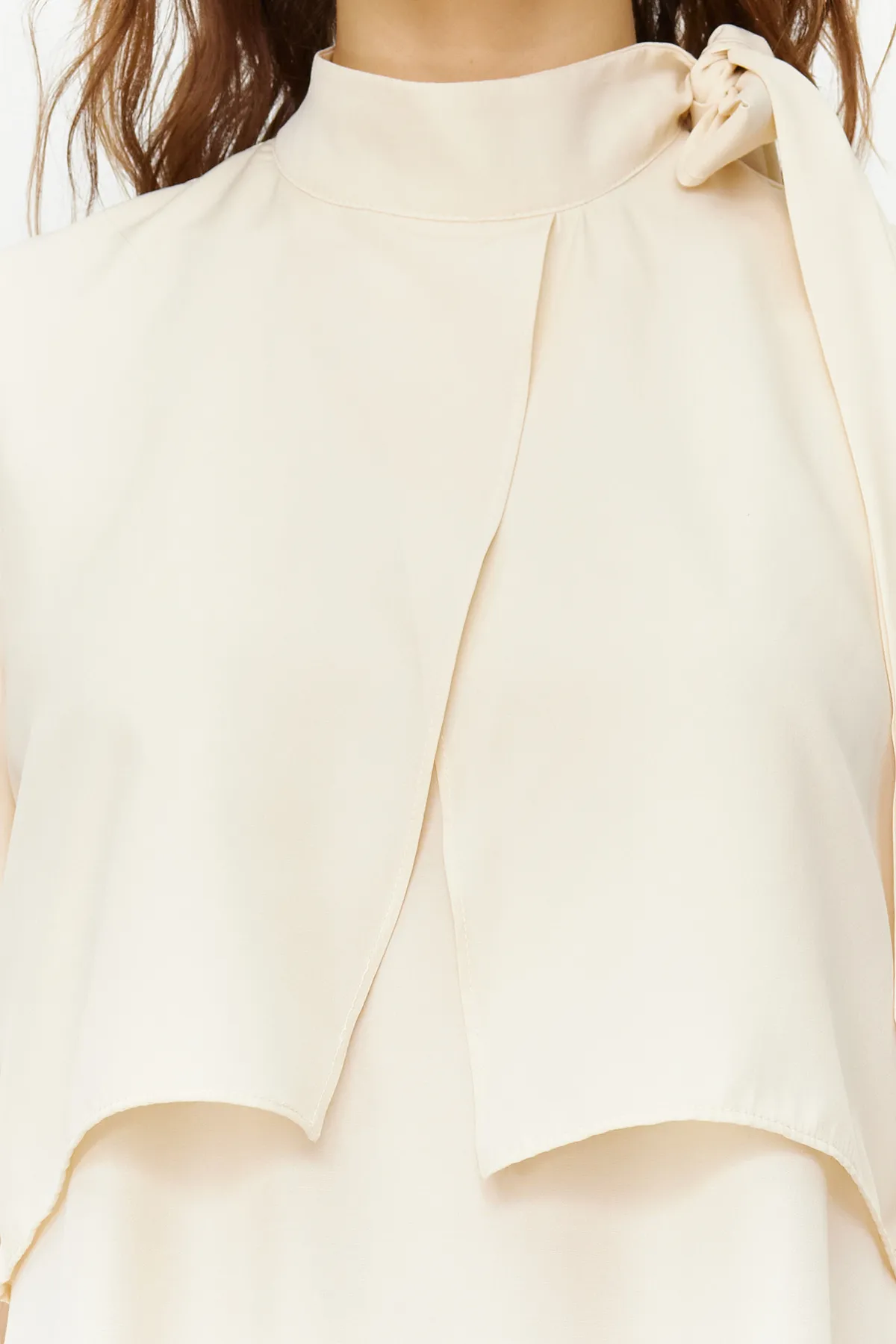 Trendyol Modest  Gewebtes Kleid mit Steinkragen und Bindedetail TCTSS23EB00283