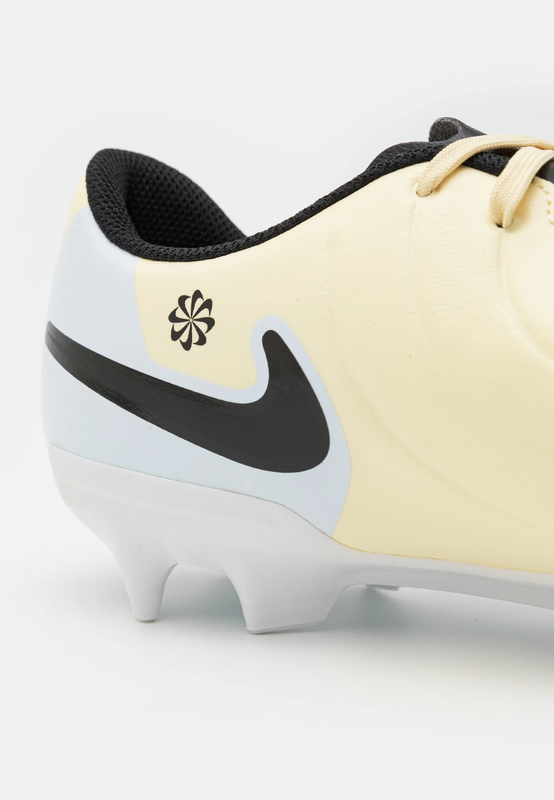 Nike Performance TIEMPO LEGEND 10 CLUB - Botas de fútbol sala con tacos