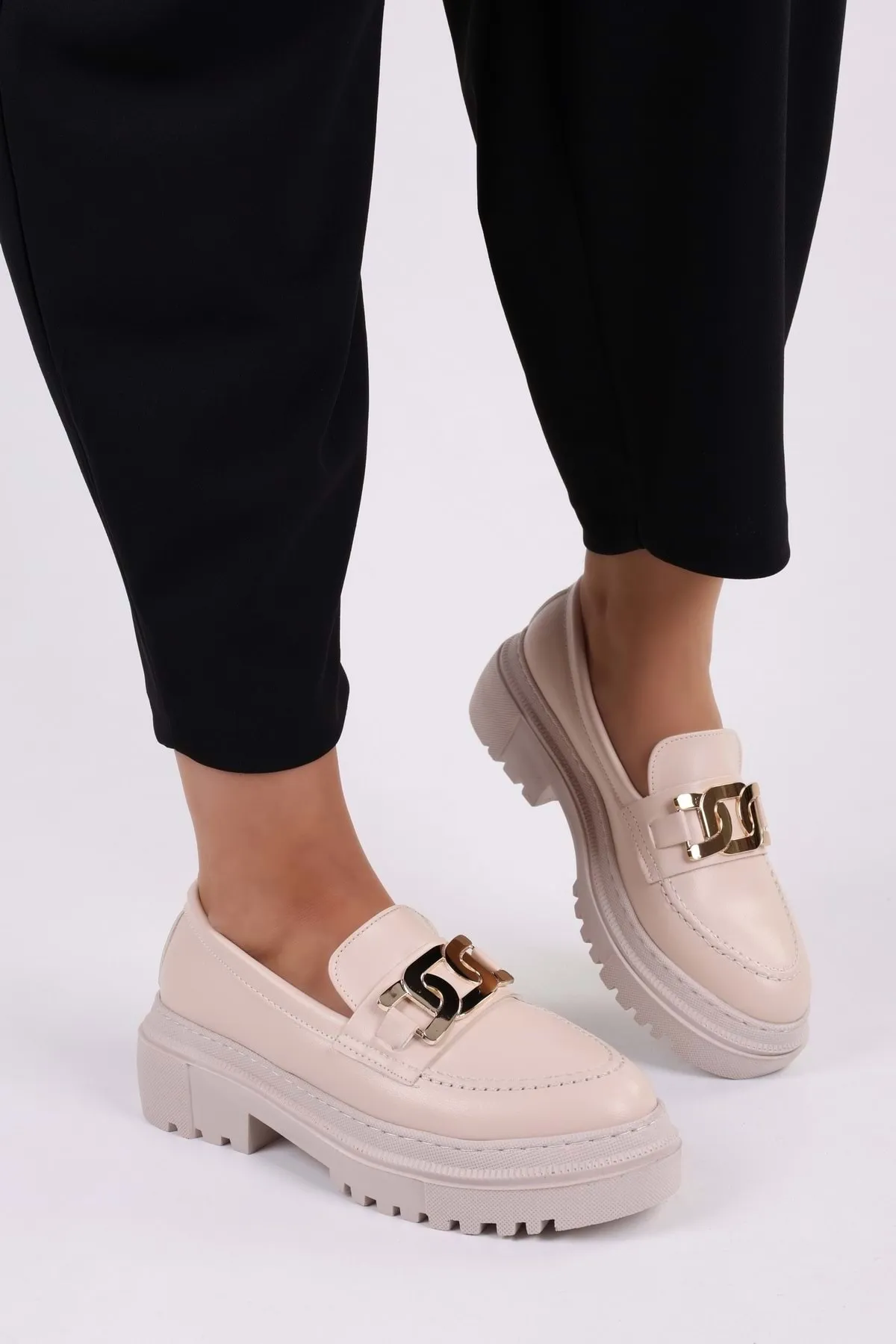 Shoeberry  Damen Nemy Beige Skin Daily Loafer mit dicker Sohle und Schnalle