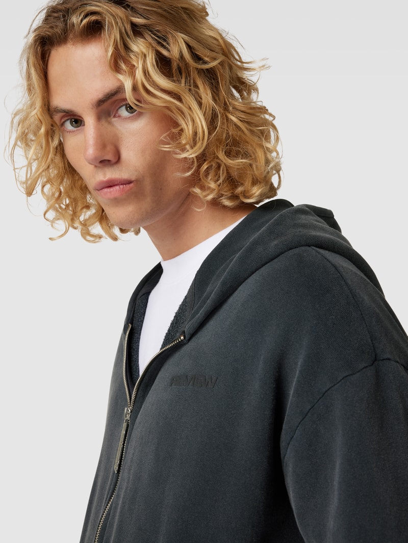 Sweatjacke mit Känguru-Tasche in schwarz