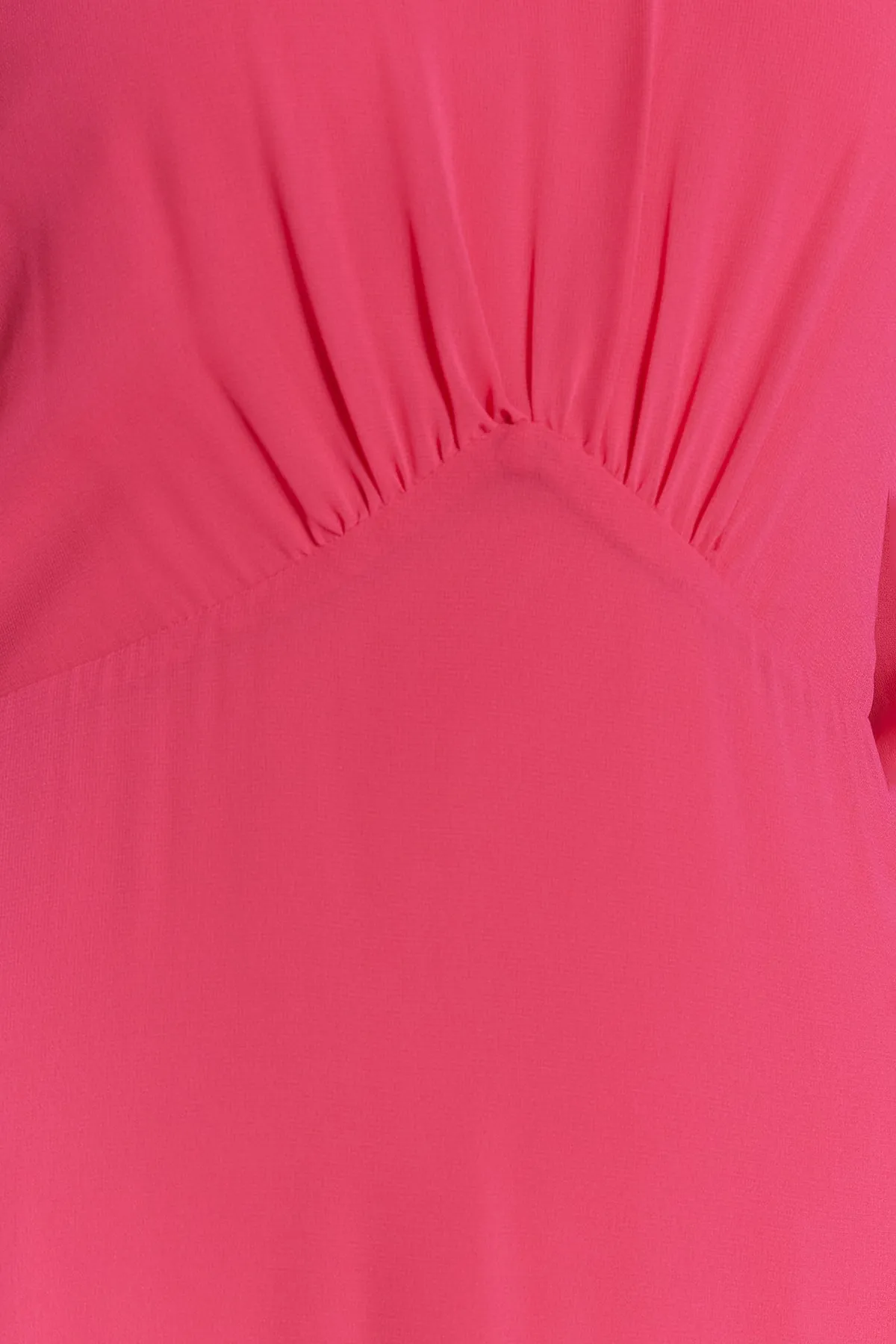 Trendyol Modest  Fuchsiafarbenes, gefüttertes Kleid aus gewebtem Chiffon mit Raffung vorne TCTSS23EB00064