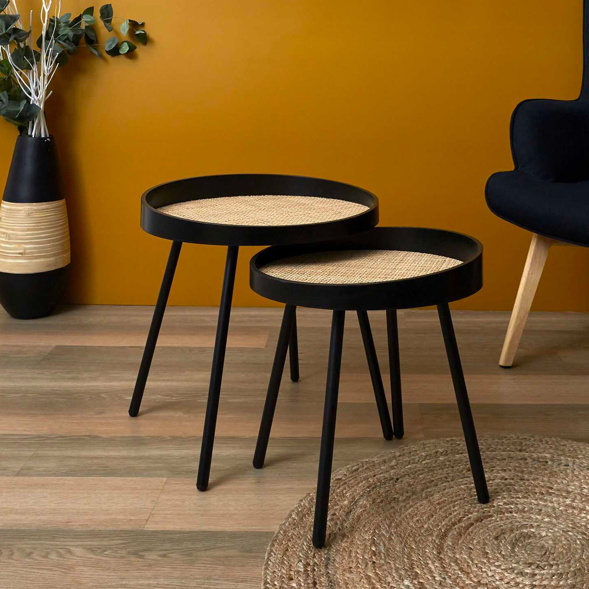 Tables gigognes avec plateau en rotin