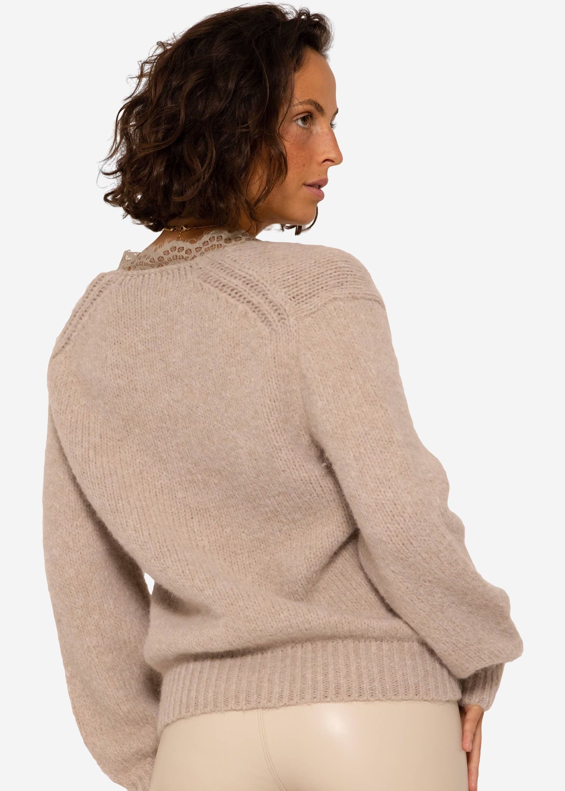 SASSYCLASSY Strickpullover Oversize Pullover Damen aus weichem Grobstrick Lässiger Strickpullover mit Spitzen-Ausschnitt