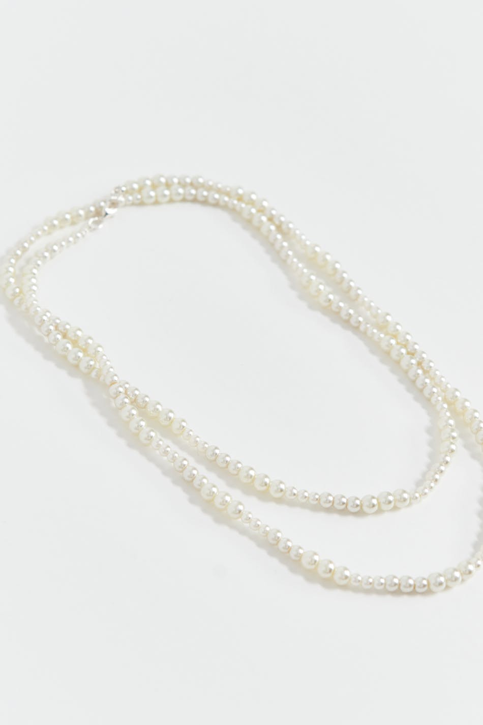 Long pearl necklace