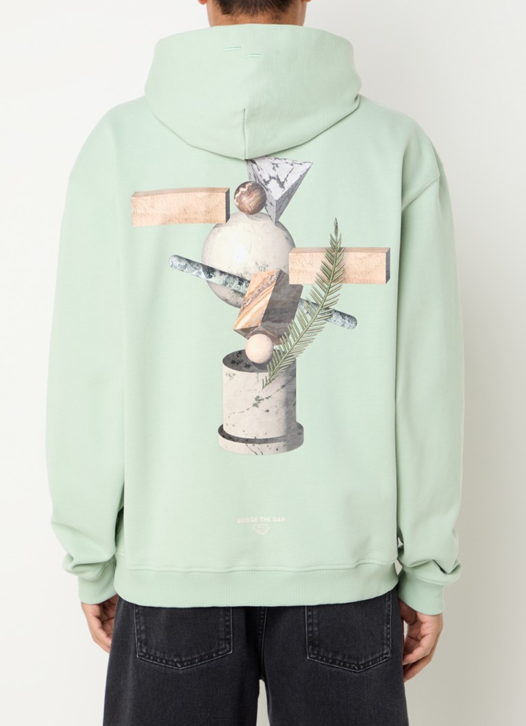 „Filling Pieces Balance“ džemperis su gobtuvu iš ekologiškos medvilnės su logotipu ir spauda nugaroje