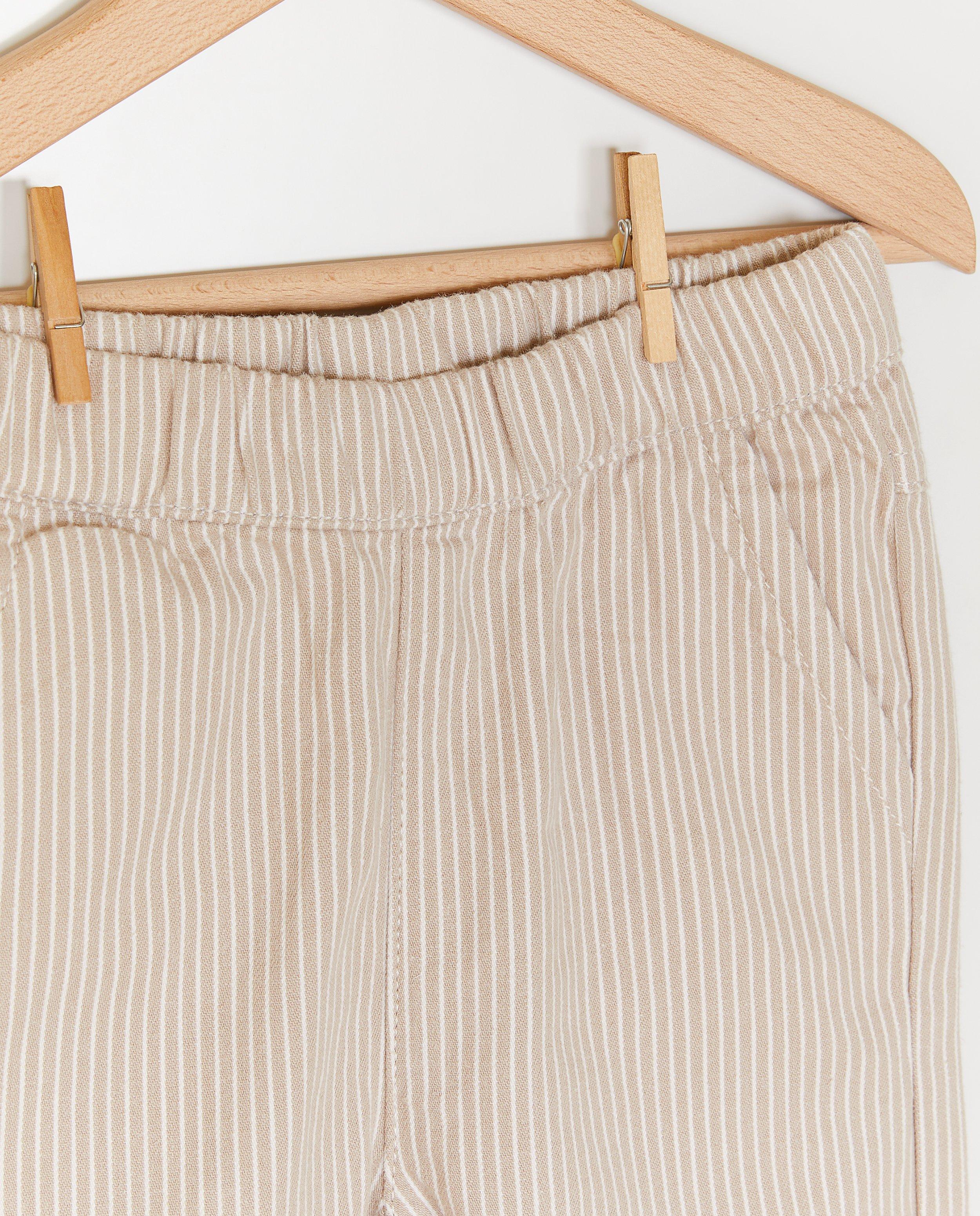 Pantaloni Minymo cu dungi fine maro