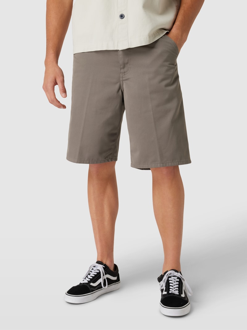 Bermudas mit französischen Eingrifftaschen in hellbraun