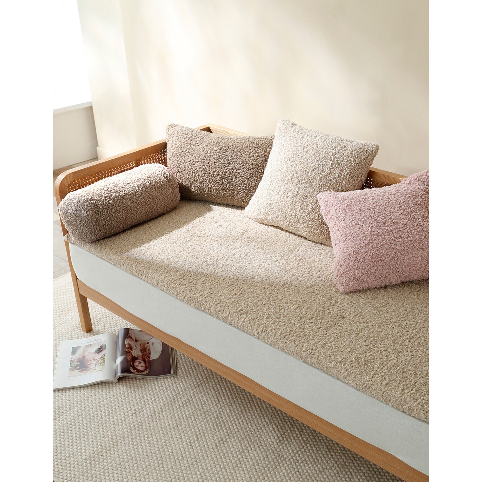 Coussin cylindrique en bouclette sherpa moutonnée