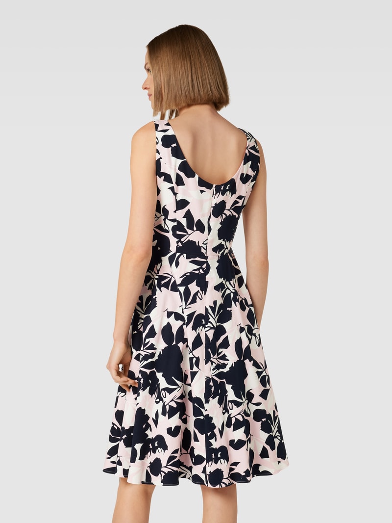 Cocktailkleid mit floralem Muster in rosé