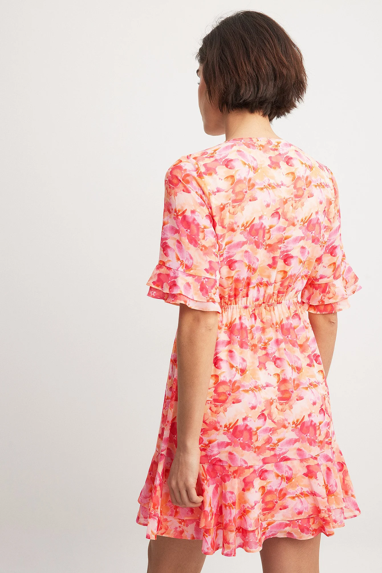 Durchscheinendes Minikleid mit Knotung vorne