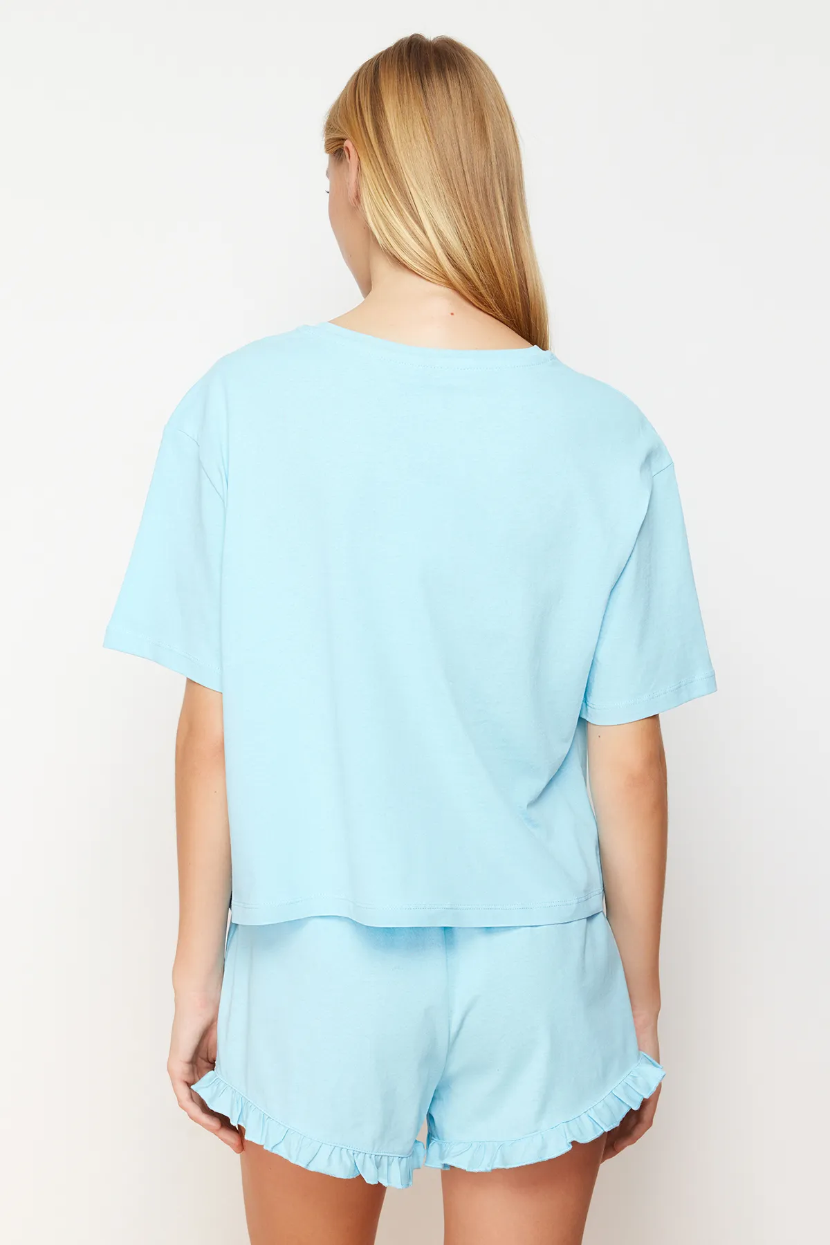 Trendyol Collection  Blaues, gestricktes Pyjama-Set aus 100 % Baumwolle mit bedruckten Rüschen und Details THMSS24PT00113